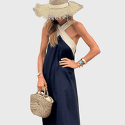Robe avec une croix autour du cou