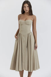 Robe midi sans manches avec coupe corset - Coupe attractive