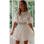 Liva - Robe blanche en dentelle à la mode